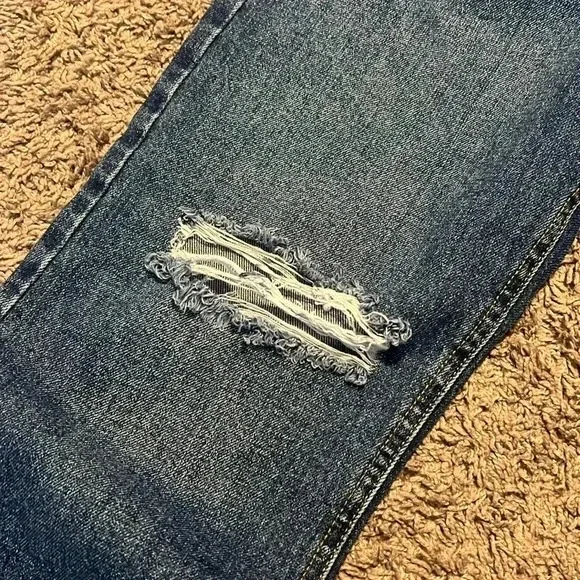 Brand New Men’s distressed Straight leg Forever 21 Jeans Size 31 - Picture 2 of 6